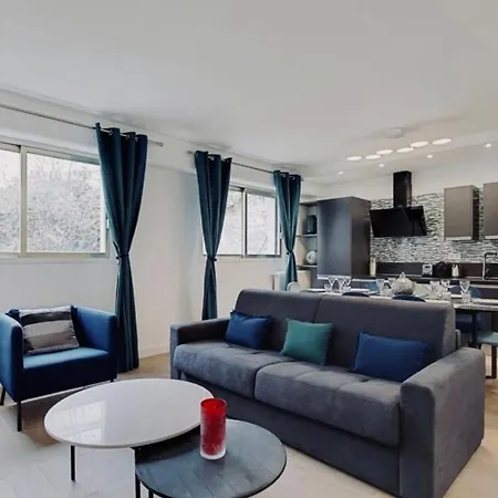 Eiffel Tower 3 Bedroom