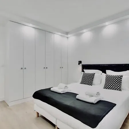 Eiffel Tower 3 Bedroom Paris