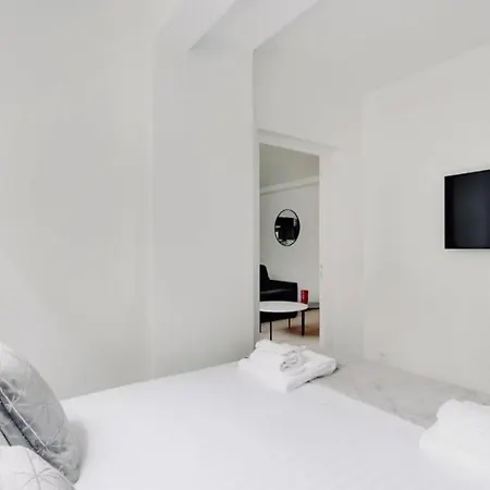 Eiffel Tower 3 Bedroom Apartment *