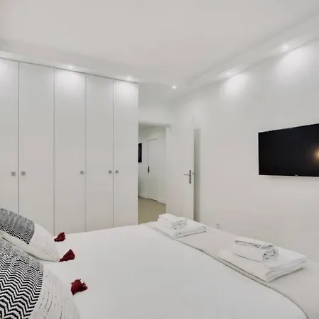 Eiffel Tower 3 Bedroom