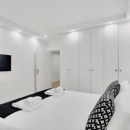 Apartment Eiffel Tower 3 Bedroom