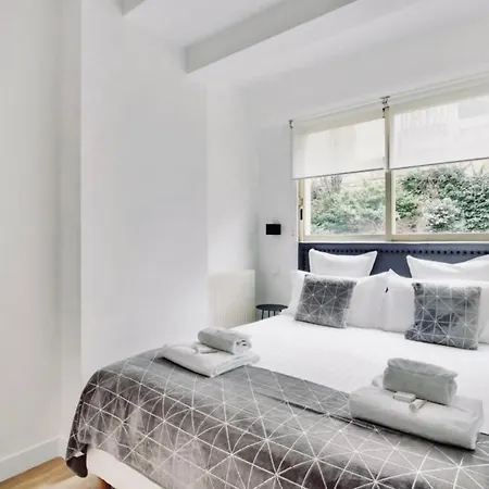 Apartment Eiffel Tower 3 Bedroom